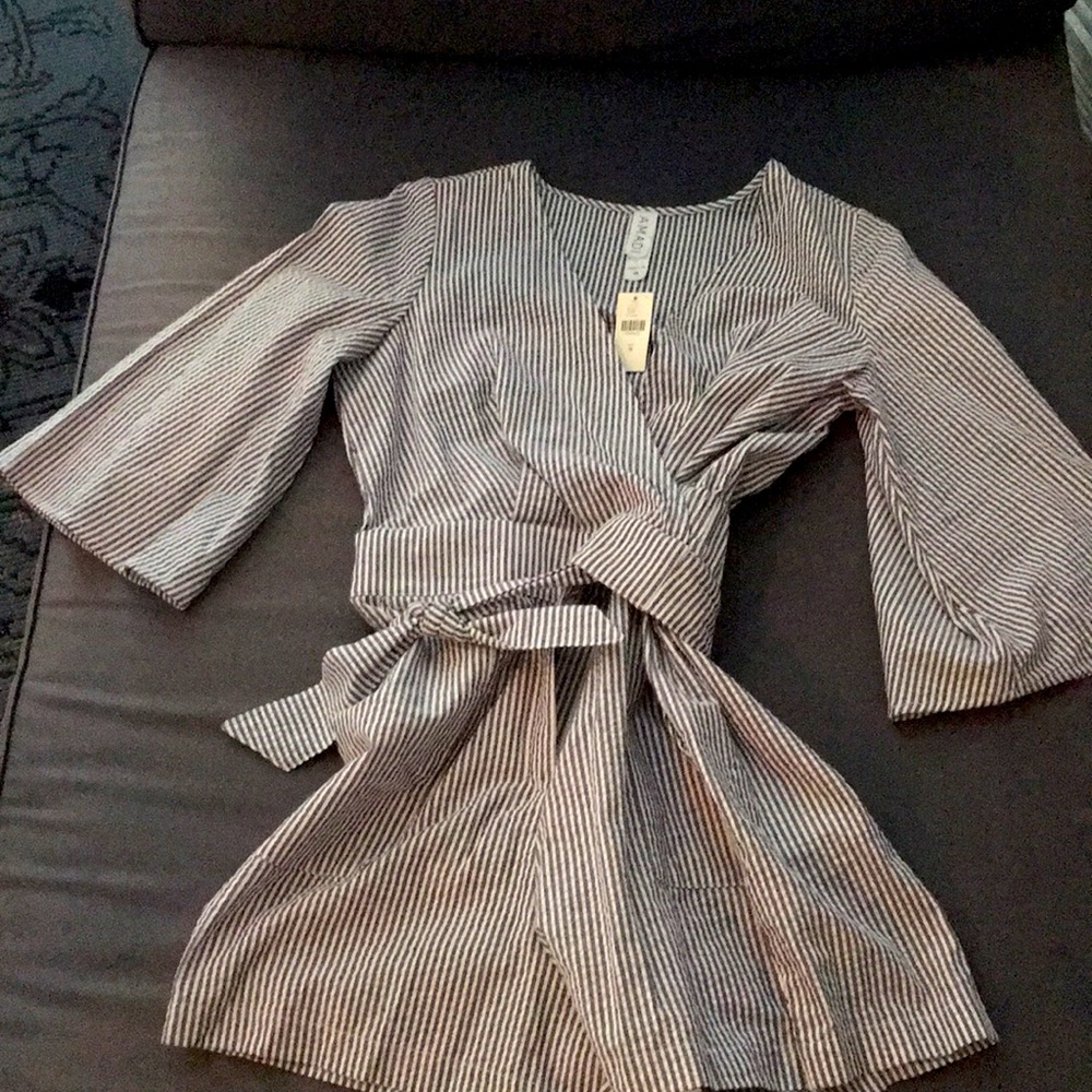 NWT Wrap Seersucker Romper - Medium